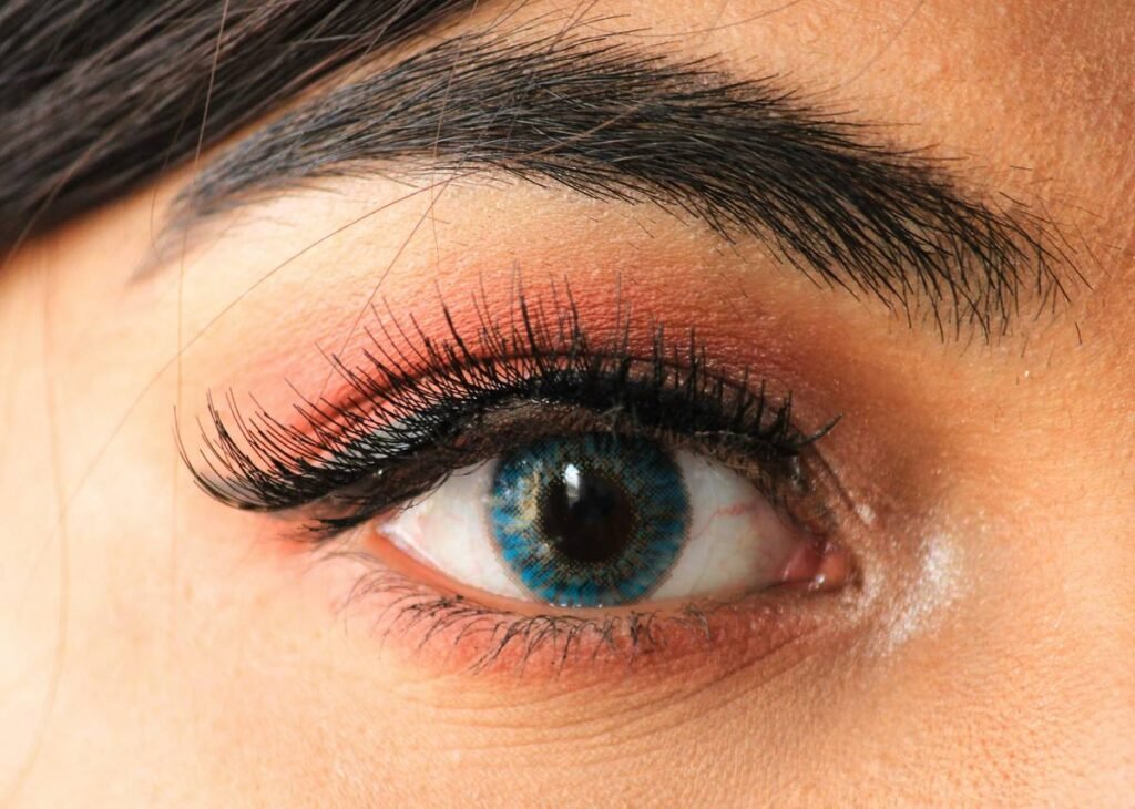 The Ultimate Eyelash Curler Guide: How to Get Lashes That Look Like They’ve Been Photoshopped (Without the Pinch)