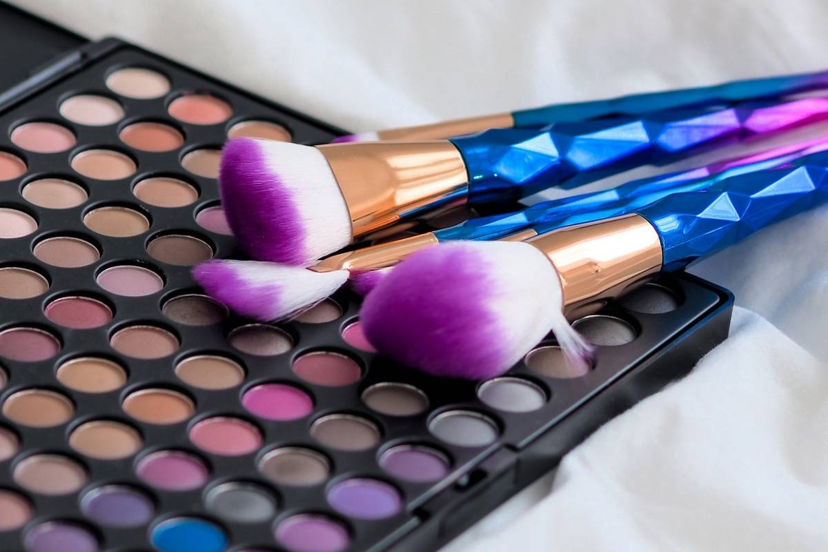 The Ultimate Guide to Choosing and Using a Cosmetic Eyelash Curler Without Ruining Your Lashes (or Your Morning Routine)
