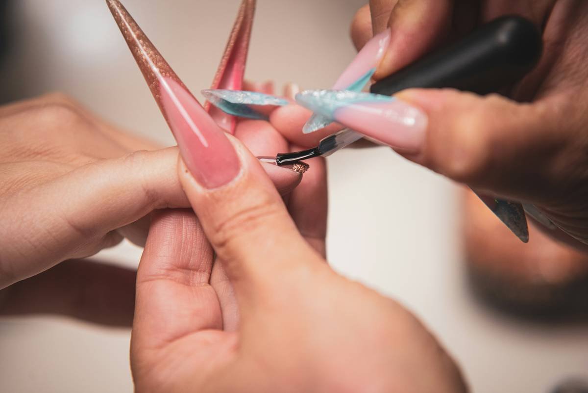 The Ultimate Guide to Choosing the Best Lash Defining Tool (Without Pinching Your Eyelids Off)