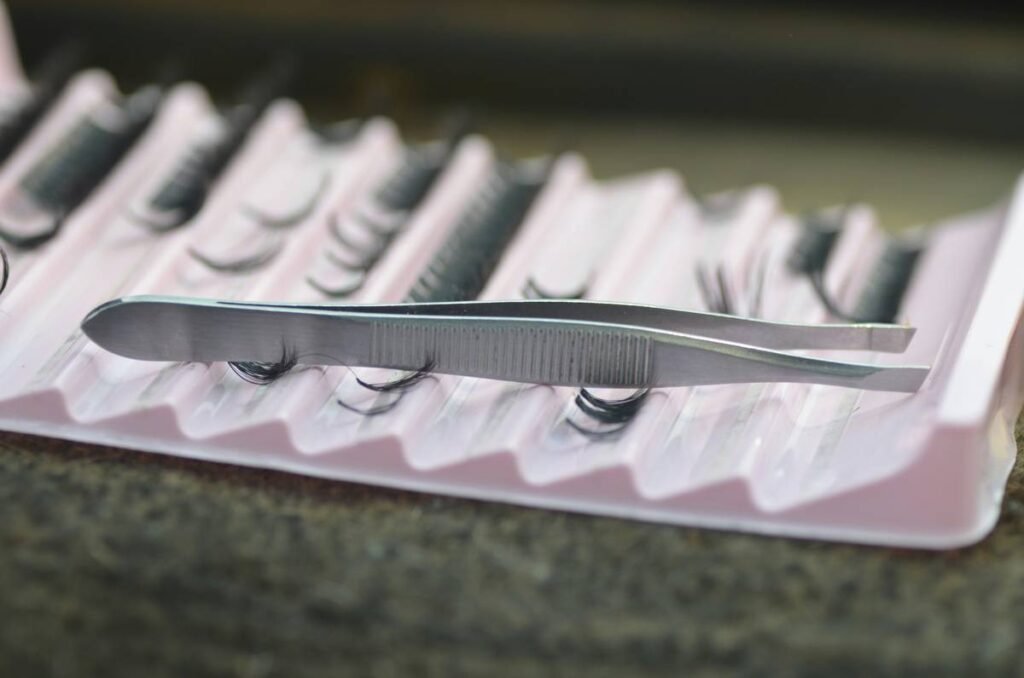 The Ultimate Guide to Choosing the Best Lash Enhancing Tool for Flutter-Worthy Lashes
