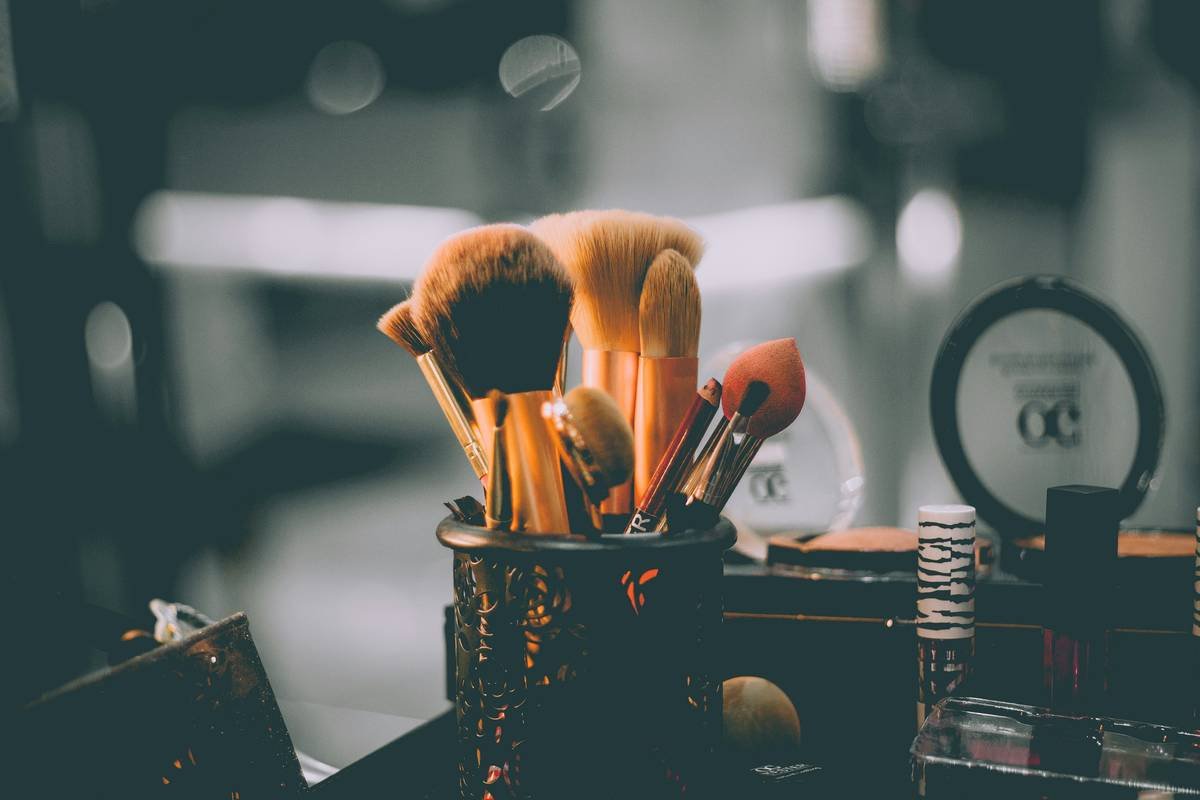 The Ultimate Guide to Choosing & Using a Portable Eyelash Curler That Actually Works