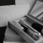Compact Eyelash Curler: The Secret Weapon for Flawless Lashes on the Go