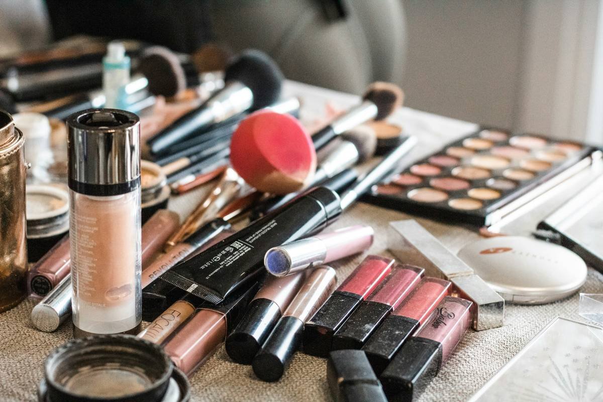 Comparison table: Do's and Don'ts for eyelash curler care and usage