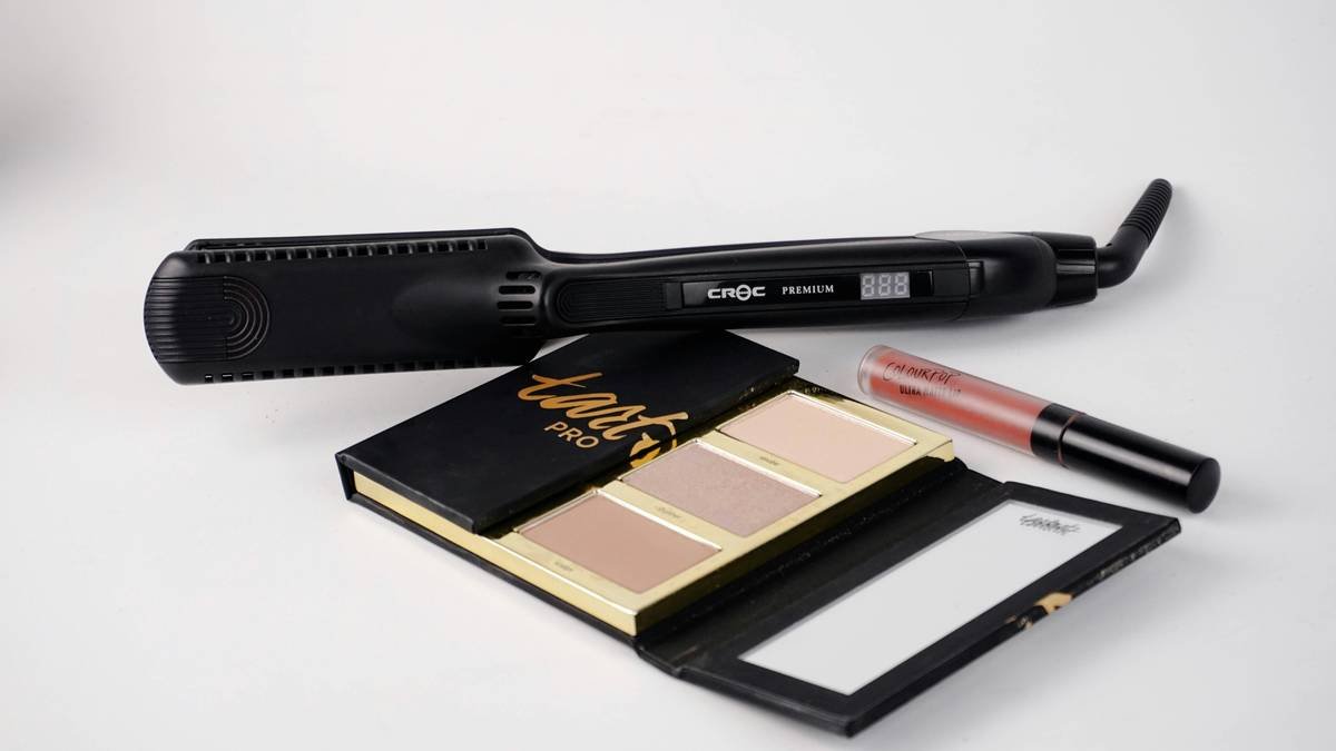 Side-by-side comparison showing worn vs fresh silicone pad on cosmetic precision curler